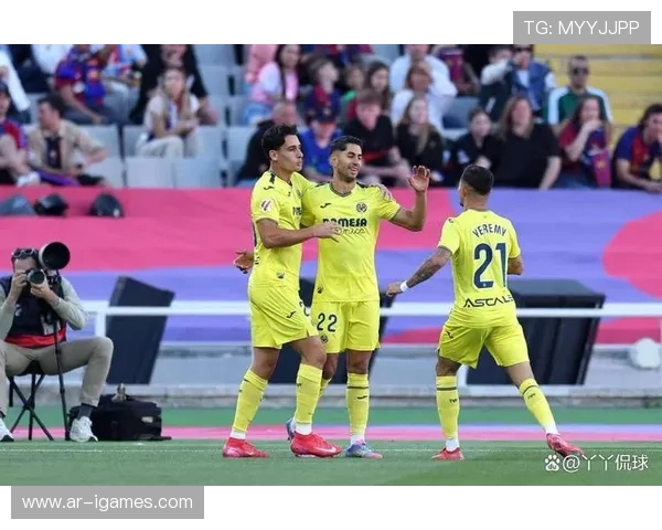 阿贾克斯2-1绝杀比利亚雷亚尔，爱德华兹89分钟制胜球